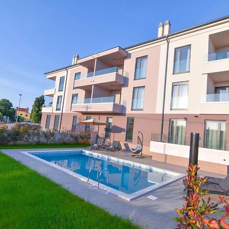 Luxury Apartment Faro With Sea View And Swimming Pool Premantura Eksteriør bilde