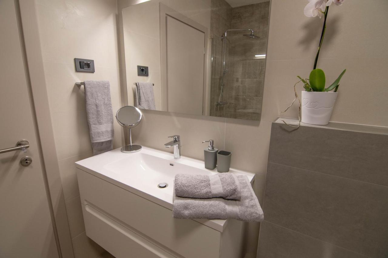 Luxury Apartment Faro With Sea View And Swimming Pool Premantura Eksteriør bilde