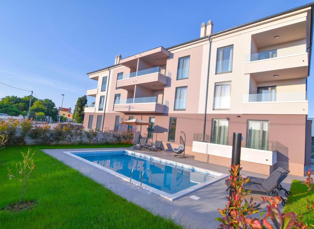 Luxury Apartment Faro With Sea View And Swimming Pool Premantura Eksteriør bilde